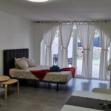 Sunny Large Terrace In Center Of Americas