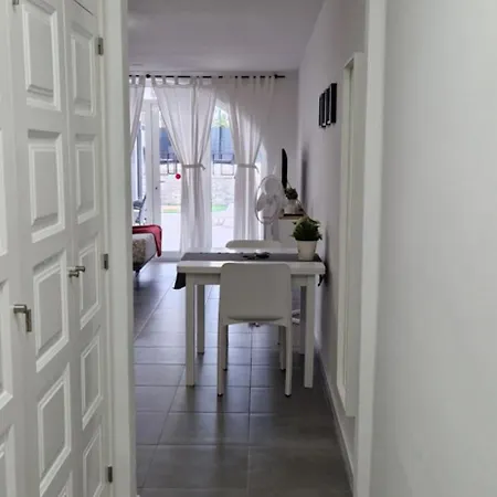 Nyaraló Sunny Large Terrace In Center Of Americas